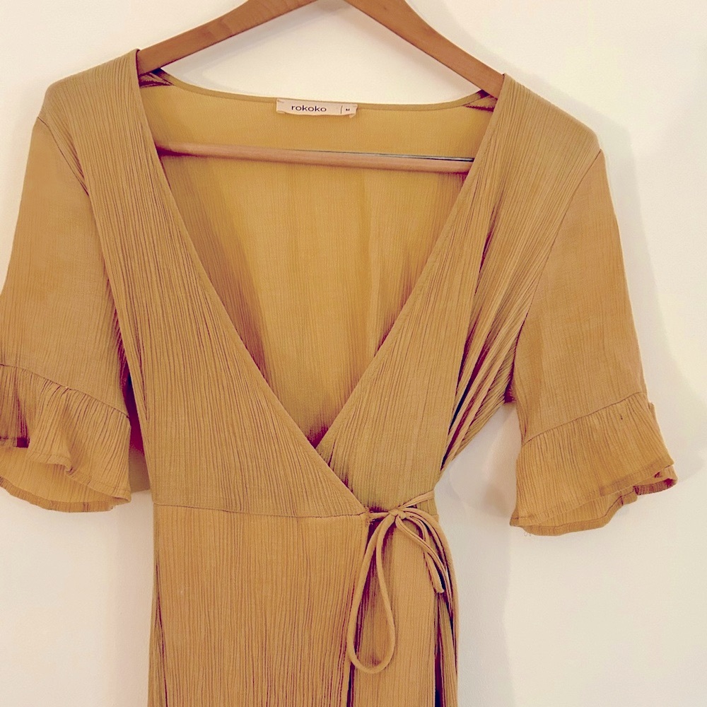 Creamy yellow long maxi summer dress. Medium.